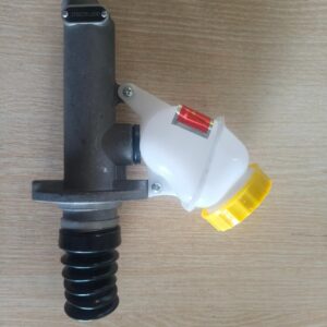 Clutch master cylinder离合器总泵 HW带油壶
